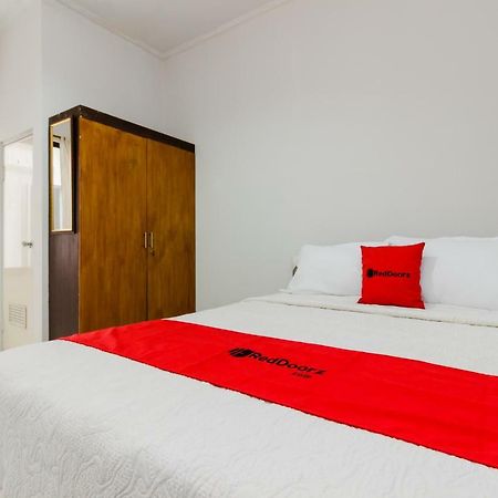 Reddoorz Syariah Near Pondok Indah Mall 3 Jakarta Kültér fotó
