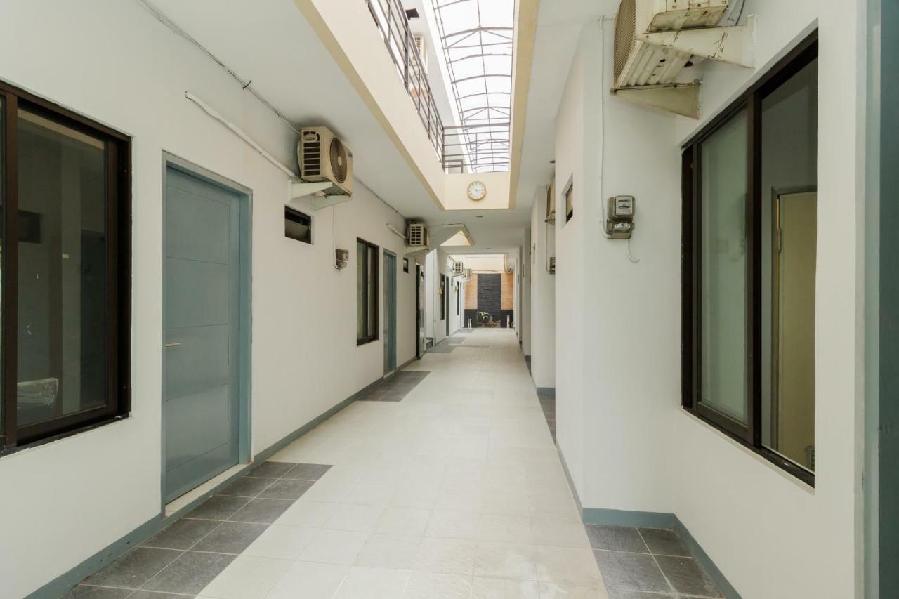 Reddoorz Syariah Near Pondok Indah Mall 3 Jakarta Kültér fotó
