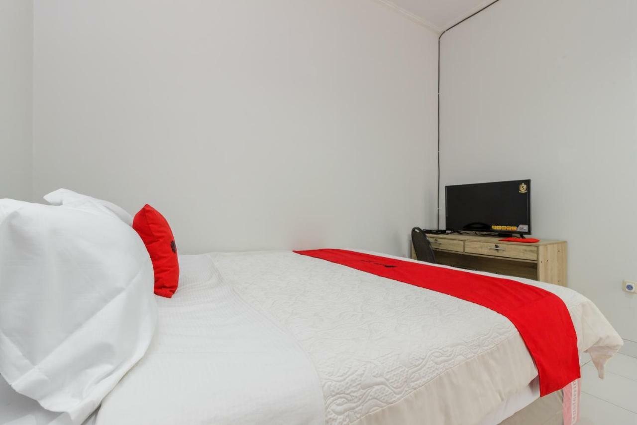 Reddoorz Syariah Near Pondok Indah Mall 3 Jakarta Kültér fotó