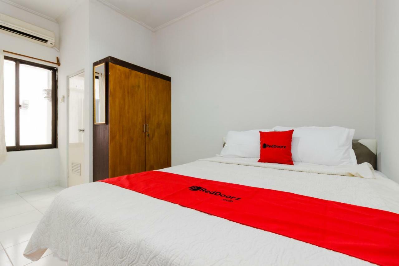 Reddoorz Syariah Near Pondok Indah Mall 3 Jakarta Kültér fotó