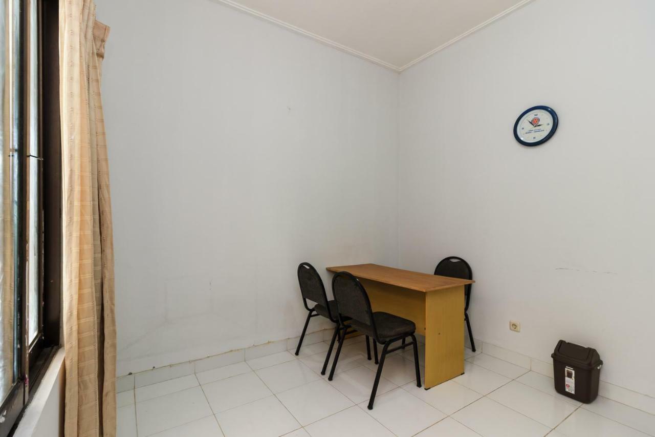 Reddoorz Syariah Near Pondok Indah Mall 3 Jakarta Kültér fotó