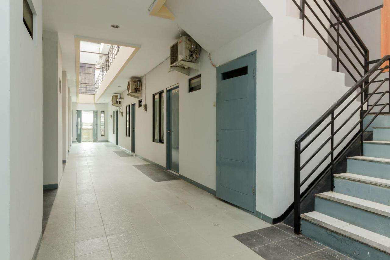 Reddoorz Syariah Near Pondok Indah Mall 3 Jakarta Kültér fotó