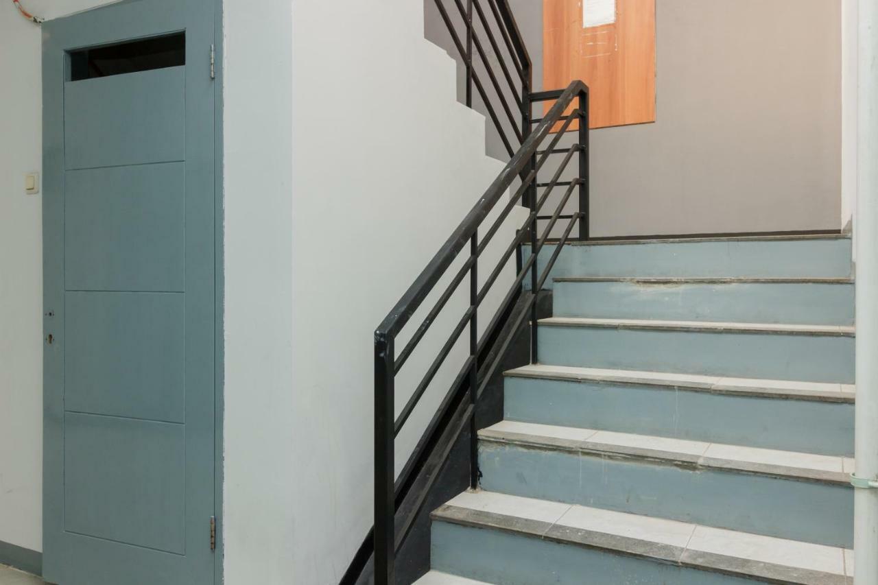 Reddoorz Syariah Near Pondok Indah Mall 3 Jakarta Kültér fotó
